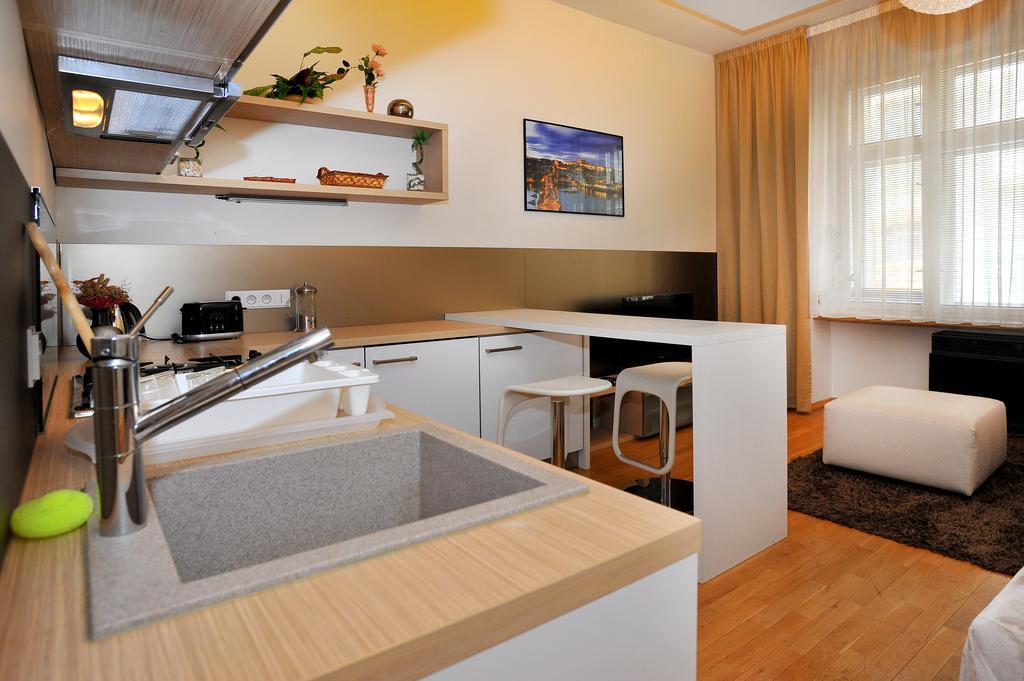 Apartment Near The Old Town Square Prag Rum bild